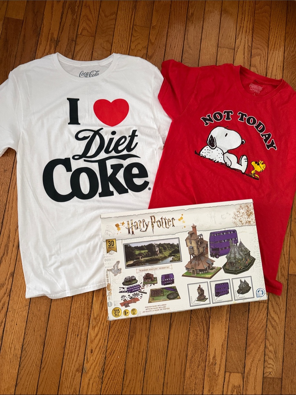 HARRY POTTER 3D puzzle plus two Tshirt red size small and white size  medium